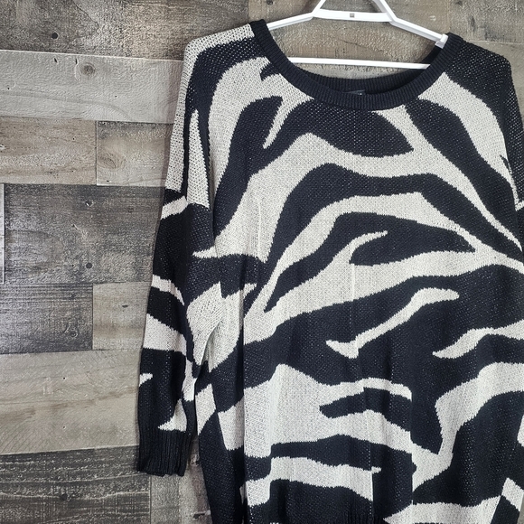 Torrid Abstract Zebra Print Cozy Oversized Sweater Sz 4 - Picture 3 of 9